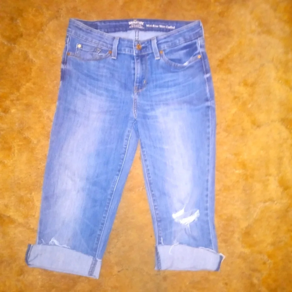 Signature by Levi Strauss Mid-Rise Slim Cuffed Capri Jean Shorts sz 6/28